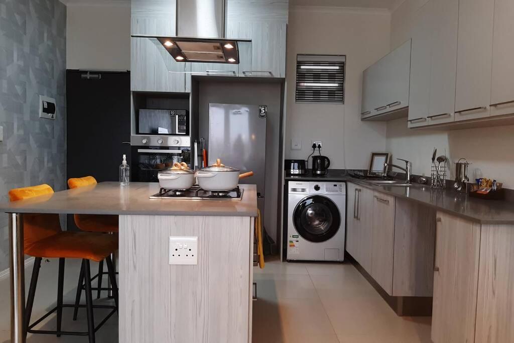 Mikeys Place On New: 2Bed2Bath No.1 With Free Wifinetflix มิดแรนด์ ภายนอก รูปภาพ