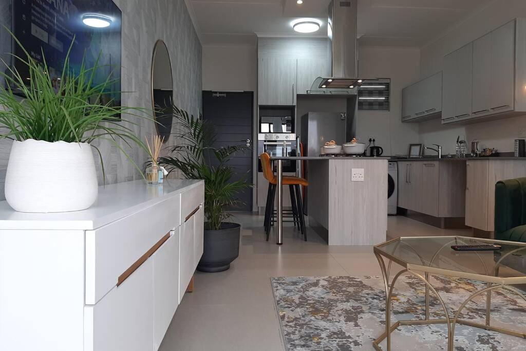 Mikeys Place On New: 2Bed2Bath No.1 With Free Wifinetflix มิดแรนด์ ภายนอก รูปภาพ