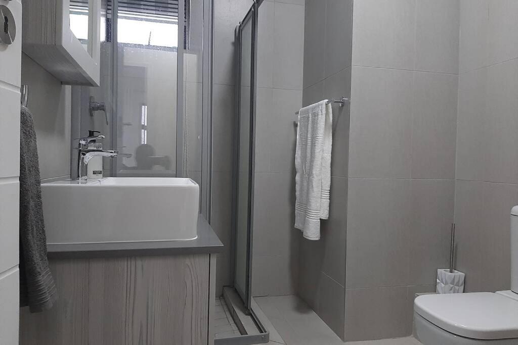 Mikeys Place On New: 2Bed2Bath No.1 With Free Wifinetflix มิดแรนด์ ภายนอก รูปภาพ